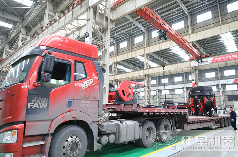 設(shè)備裝車發(fā)貨中 設(shè)備裝車發(fā)貨中