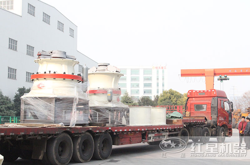 大型碎石生產(chǎn)線設(shè)備發(fā)貨現(xiàn)場(chǎng) 大型碎石生產(chǎn)線設(shè)備發(fā)貨現(xiàn)場(chǎng)