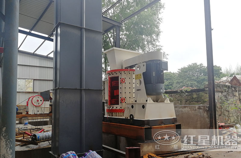 鄂破+復(fù)合破配置的小型打沙現(xiàn)場(chǎng) 鄂破+復(fù)合破配置的小型打沙現(xiàn)場(chǎng)