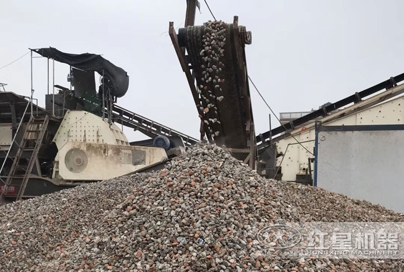 碎石機生產石子作業(yè)現(xiàn)場 碎石機生產石子作業(yè)現(xiàn)場