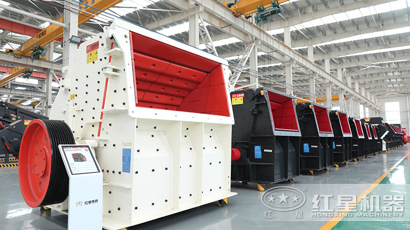 紅星機(jī)器1520反擊破廠家車間一角 紅星機(jī)器1520反擊破廠家車間一角