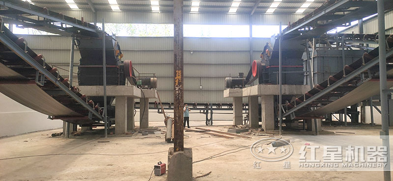 2臺(tái)細(xì)碎機(jī)配置的制沙生產(chǎn)線 2臺(tái)細(xì)碎機(jī)配置的制沙生產(chǎn)線