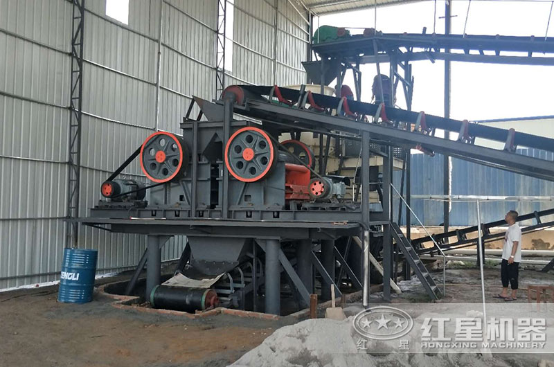 46顎破是生產(chǎn)線初級破碎機(jī) 顎式破碎機(jī)是生產(chǎn)線初級破碎機(jī)