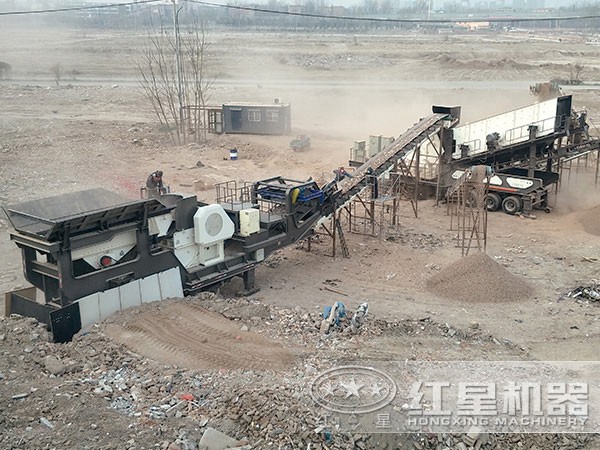 江西車載移動青石破碎制砂機作業(yè)現(xiàn)場 江西車載移動青石破碎制砂機作業(yè)現(xiàn)場