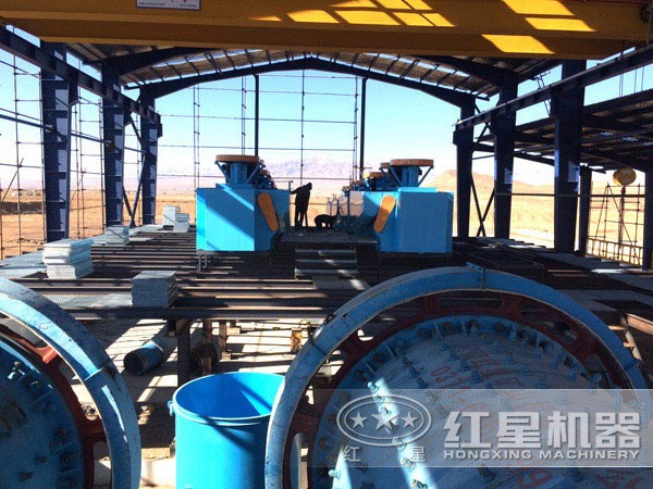 銅礦石選礦作業(yè)現(xiàn)場一角實拍 銅礦石選礦作業(yè)現(xiàn)場一角實拍