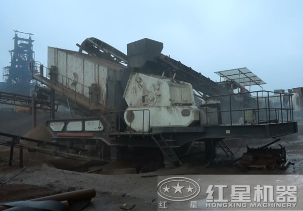 移動反擊式破碎站破碎建筑垃圾現(xiàn)場圖 移動反擊式破碎站破碎建筑垃圾現(xiàn)場圖