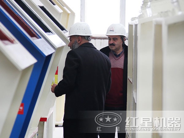 外國(guó)友人參觀圖 外國(guó)友人參觀圖