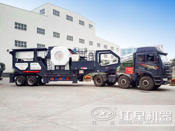 搭載車頭就能拉著走的移動碎石機 搭載車頭就能拉著走的移動碎石機