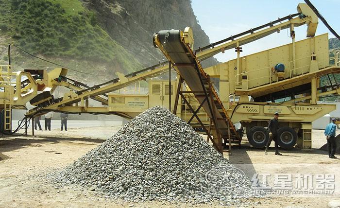 環(huán)保移動軋石機現場圖 環(huán)保移動軋石機現場圖