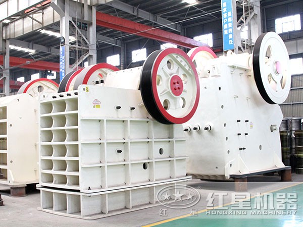 鄂式碎石機(jī)車間實(shí)拍圖 鄂式碎石機(jī)車間實(shí)拍圖