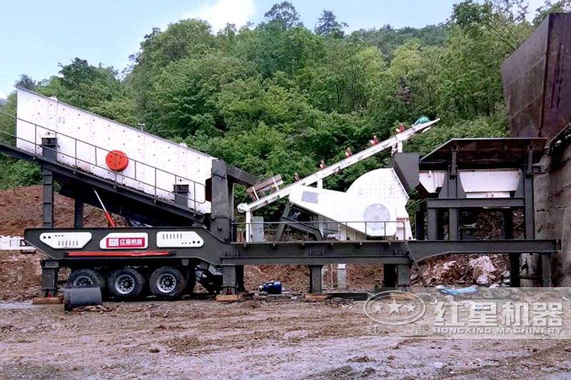 后八輪移動(dòng)石子機(jī)工作現(xiàn)場(chǎng)圖 后八輪移動(dòng)石子機(jī)工作現(xiàn)場(chǎng)圖