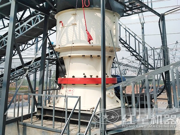 圓錐破碎機(jī)現(xiàn)場(chǎng)作業(yè)圖 圓錐破碎機(jī)現(xiàn)場(chǎng)作業(yè)圖