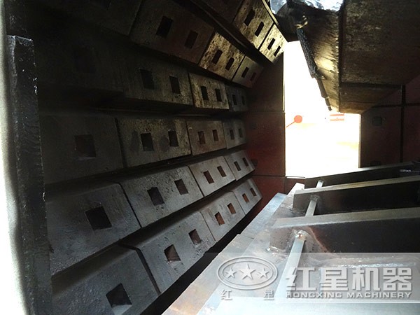 1315反擊式破碎機(jī)細(xì)節(jié)圖 1315反擊式破碎機(jī)細(xì)節(jié)圖