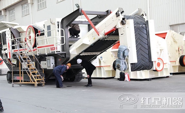 履帶式車載移動(dòng)粉碎機(jī)車間用戶參觀 履帶式車載移動(dòng)粉碎機(jī)車間用戶參觀