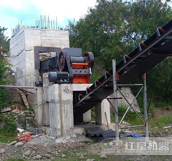 顎式破碎機(jī)特寫 顎式破碎機(jī)特寫