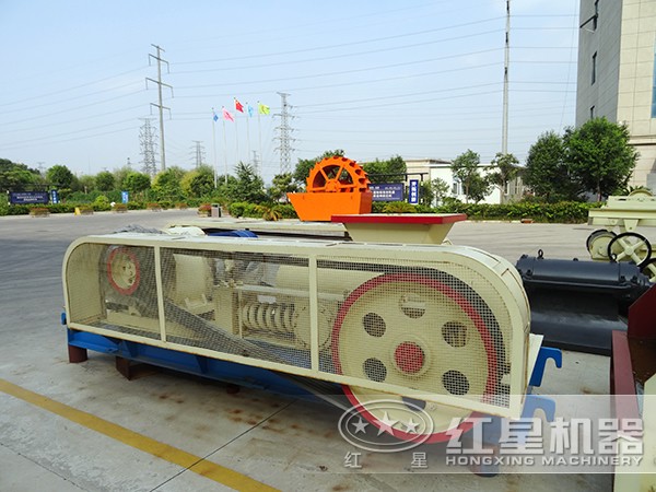 強(qiáng)力細(xì)碎對(duì)輥機(jī) 強(qiáng)力細(xì)碎對(duì)輥機(jī)