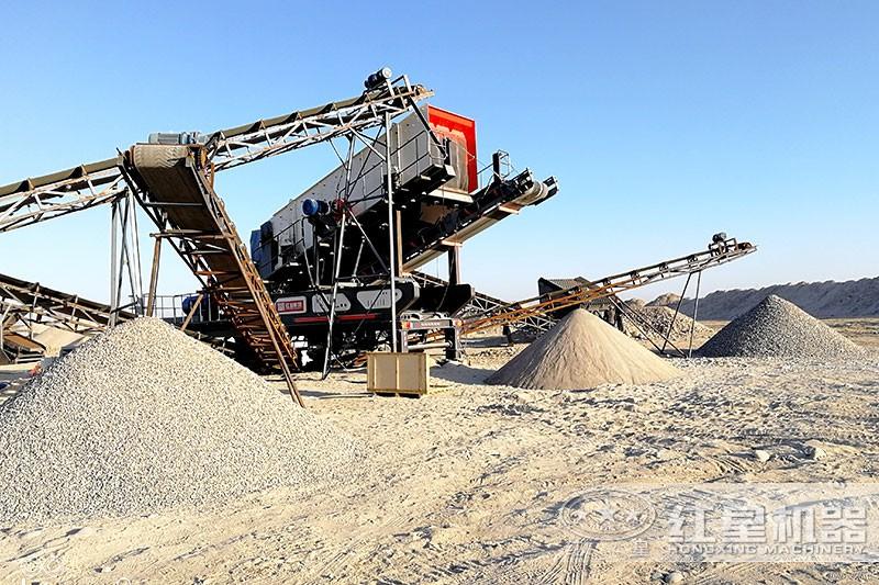 可移動式打石頭機(jī)器現(xiàn)場，可加工多種粒度