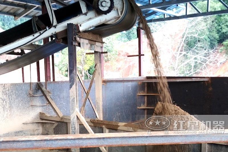 大型鵝卵石流動(dòng)制砂機(jī)現(xiàn)場物料 大型鵝卵石流動(dòng)制砂機(jī)現(xiàn)場物料