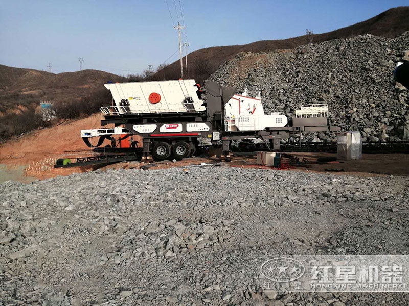移動(dòng)青石破碎機(jī)